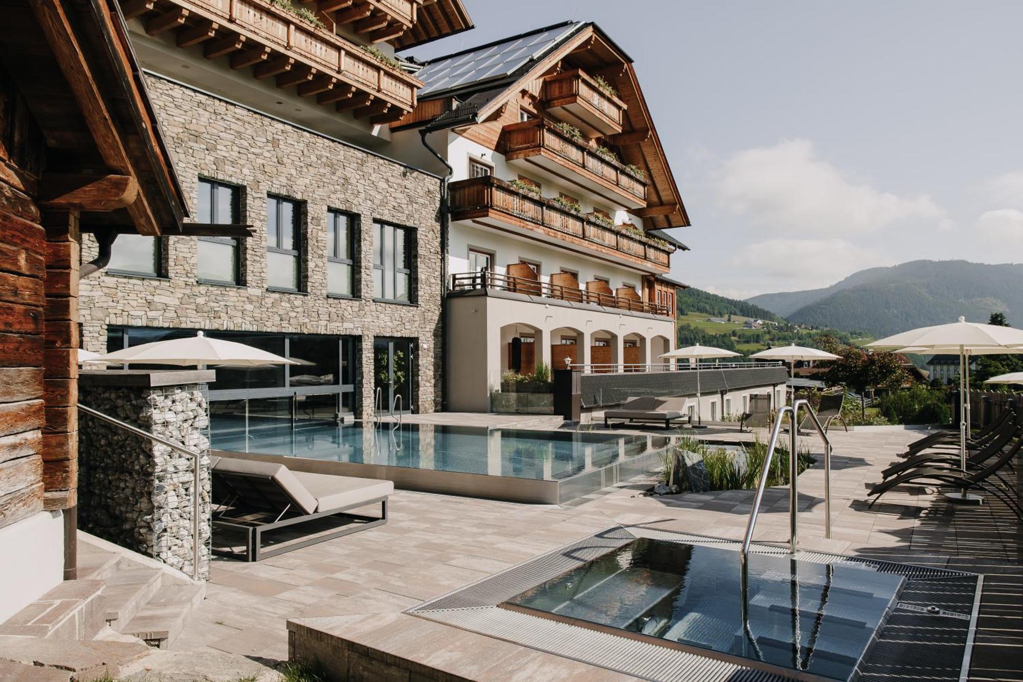Almgut - Mountain Wellness Hotel Sankt Margarethen im Lungau Dış mekan fotoğraf